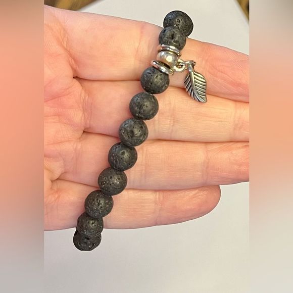 Black bead leaf elastic bracelet - Picture 6 of 7